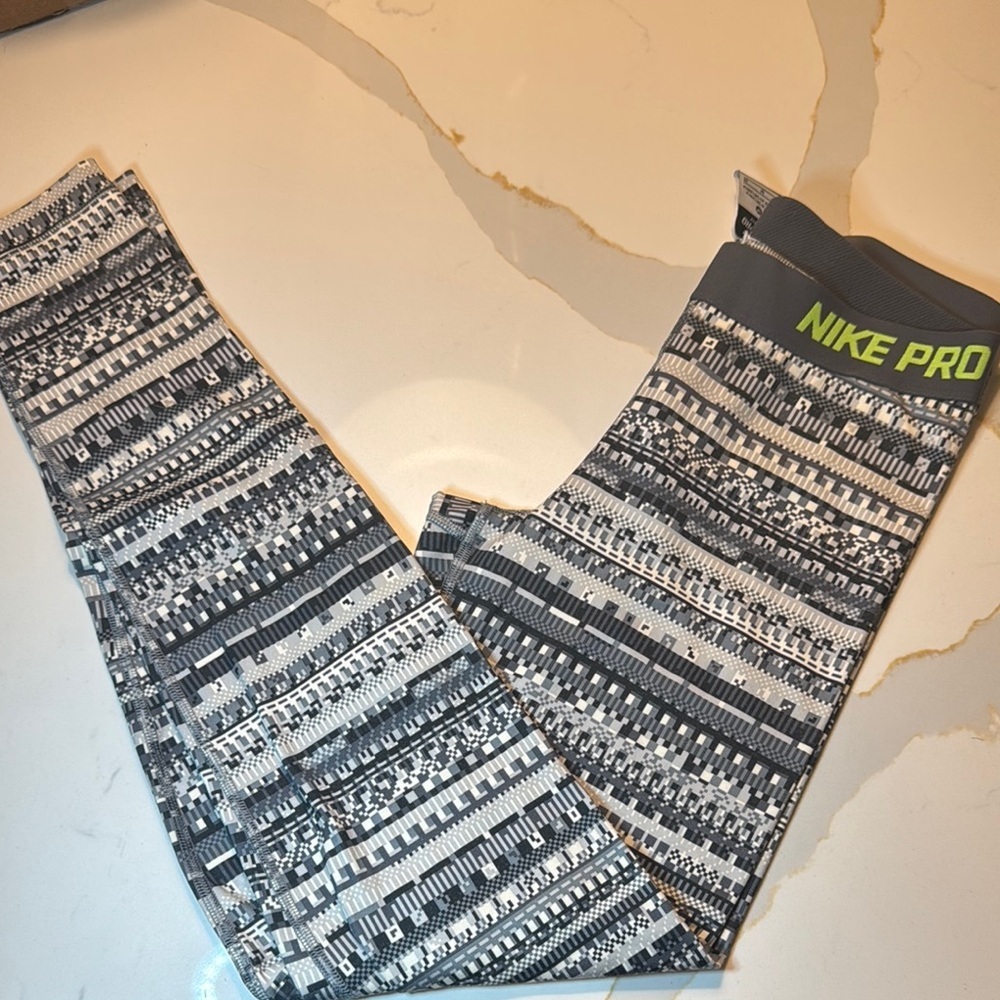 Nike Pro Full length Black and White Patterned Fleece lined Leggings